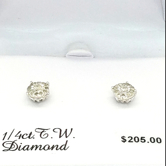 📌SOLD📌 1/4ct. T.W. DIAMOND EARINGS - Picture 3 of 6